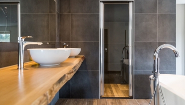 Betonlook wandtegels, badkamer, keramisch houtlook vloertegels, grijze vloertegels